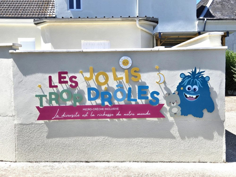Enseigne en relief Les jolis trop drôles