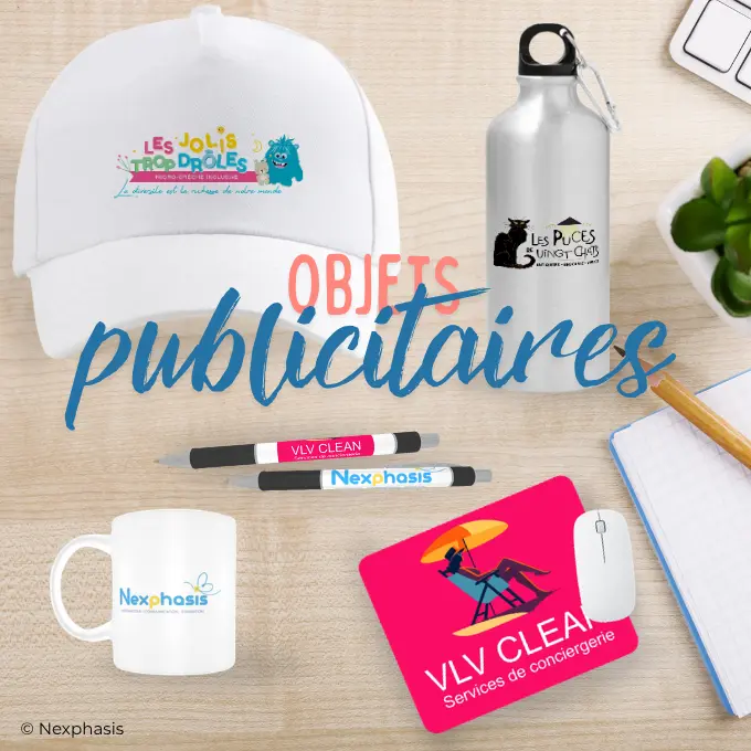 Sélection de goodies et objets publicitaires personnalisés par Nexphasis : casquette, gourde en inox, stylos, mug et tapis de souris colorés aux logos d'entreprises locales de l'Indre.